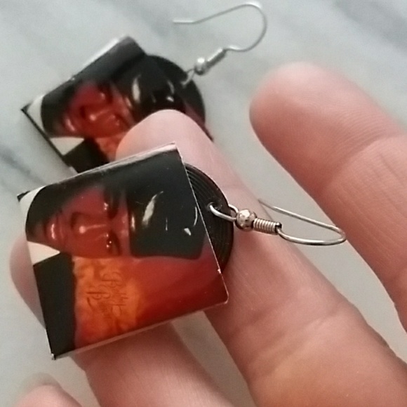 🎤Vintage Bobby Brown record earrings💿 - Picture 3 of 7